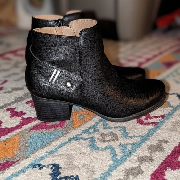 SOUL Naturalizer Women's Size 8 Calm Black Faux Leather Stacked Heel Ankle Boots - Picture 3 of 7